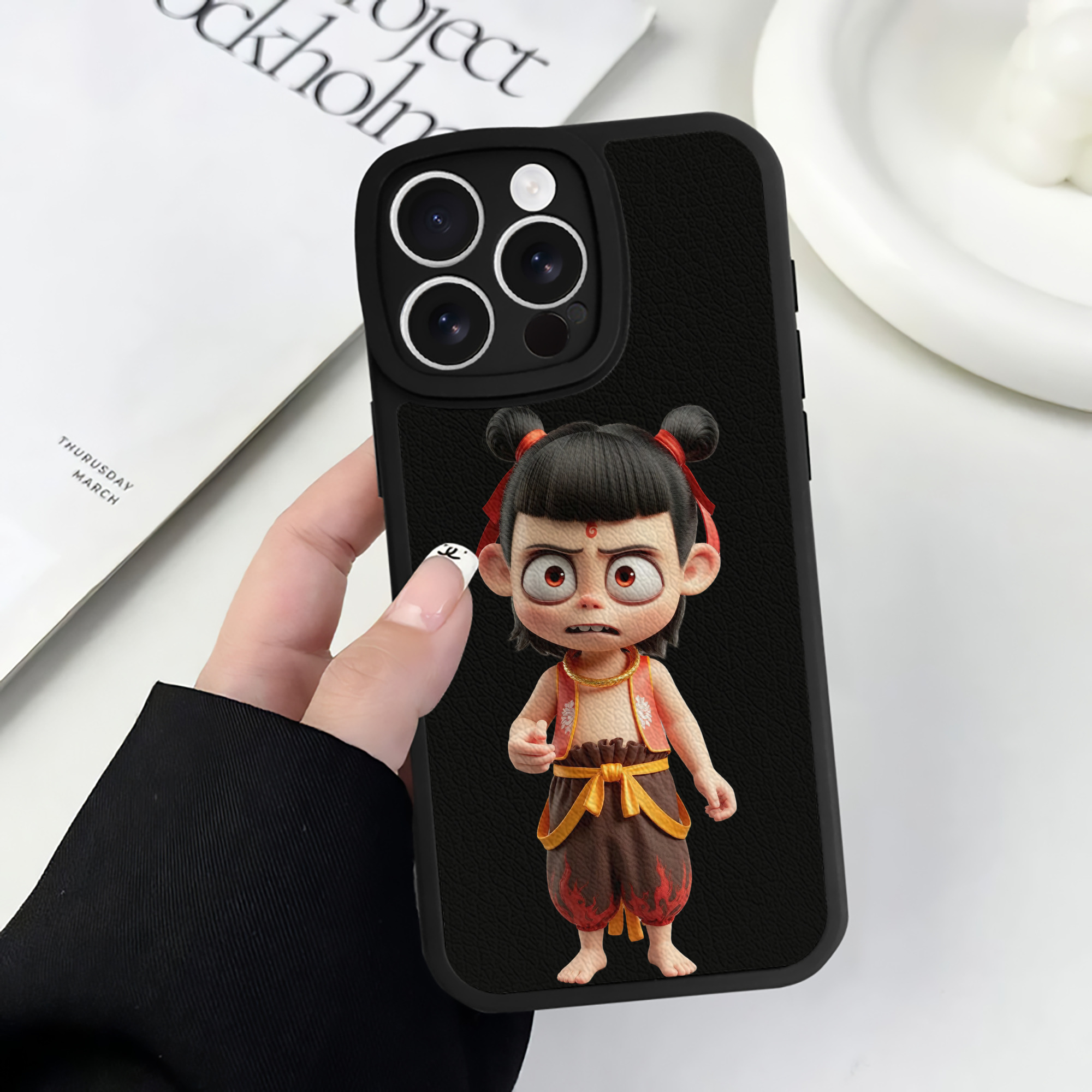 （画像用） Ne Zha 2 ナタ 魔童の大暴れ 【iPhone 16シリーズ対応】シリコンスマホケース（レザー調） 材質：シリコン